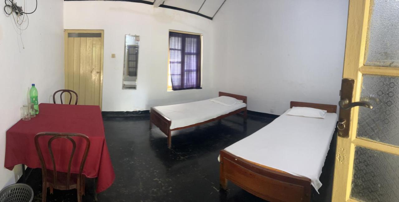 Hotel Resthouse Vavuniya Extérieur photo