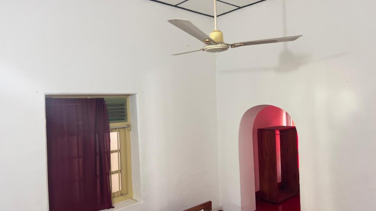 Hotel Resthouse Vavuniya Extérieur photo