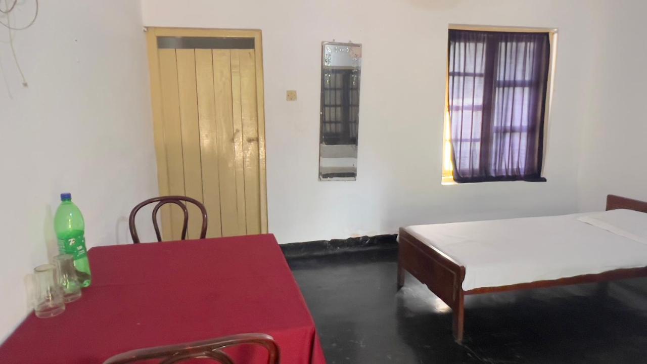 Hotel Resthouse Vavuniya Extérieur photo